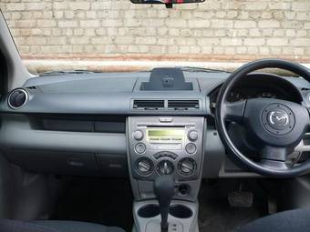 2004 Mazda Demio Pictures