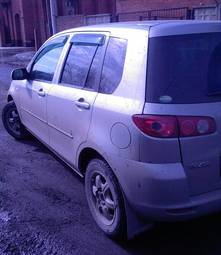 2004 Mazda Demio Photos