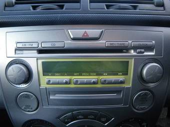 2004 Mazda Demio Pictures