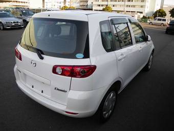 2004 Mazda Demio Pictures