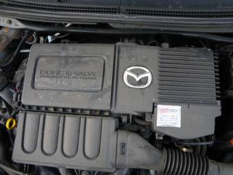 2004 Mazda Demio Photos