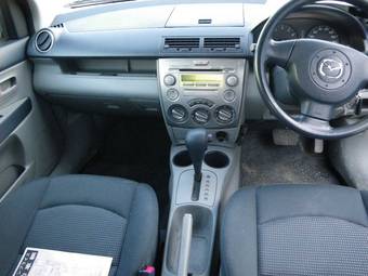 2004 Mazda Demio Pictures