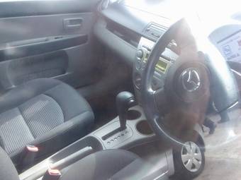 2004 Mazda Demio Pictures