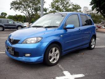 2004 Mazda Demio Photos