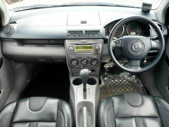 2004 Mazda Demio Images