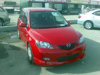 2004 Mazda Demio Pictures