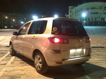 2004 Mazda Demio Photos