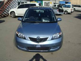 2004 Mazda Demio Pictures