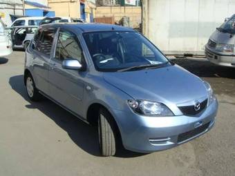 2004 Mazda Demio Pictures