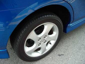 2004 Mazda Demio Pictures