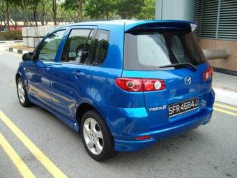 2004 Mazda Demio Photos