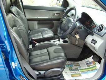 2004 Mazda Demio Images