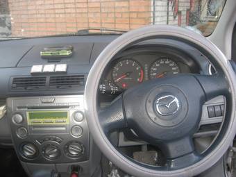 2004 Mazda Demio Pictures