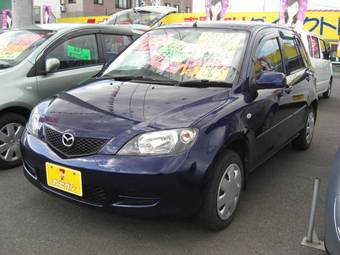 2004 Mazda Demio Photos