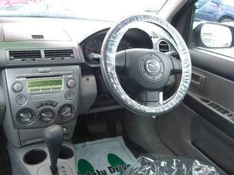 2004 Mazda Demio Pictures
