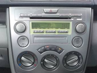 2004 Mazda Demio Photos