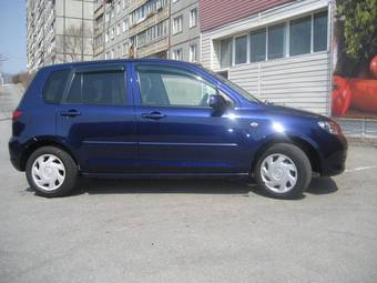 2004 Mazda Demio Photos