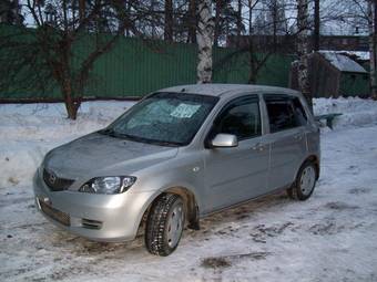 2004 Mazda Demio Pictures