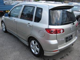 2004 Mazda Demio Pictures