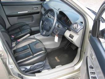 2004 Mazda Demio Pictures