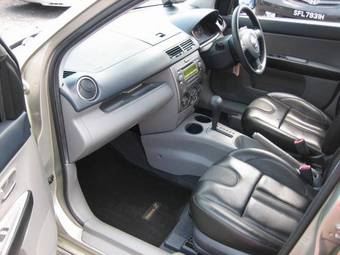 2004 Mazda Demio Photos