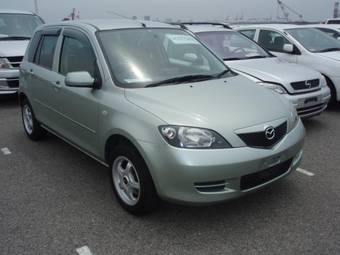 2004 Mazda Demio Images
