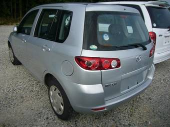 2004 Mazda Demio Pictures