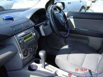 2004 Mazda Demio Pictures