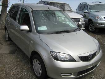 2004 Mazda Demio Photos