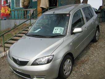 2004 Mazda Demio Photos