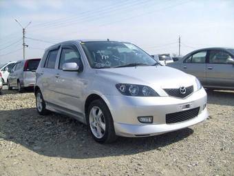 2004 Mazda Demio Pictures