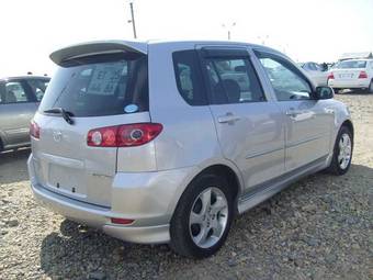 2004 Mazda Demio Photos