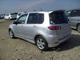 2004 Mazda Demio Photos