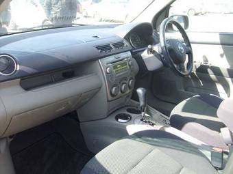 2004 Mazda Demio Pictures