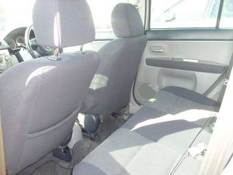 2004 Mazda Demio Photos