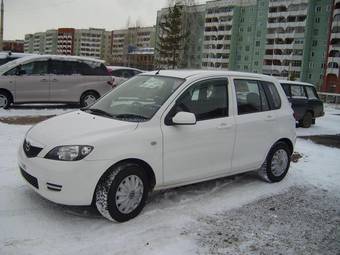 2004 Mazda Demio Pics