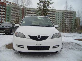 2004 Mazda Demio Pictures