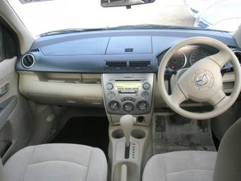 2004 Mazda Demio Photos