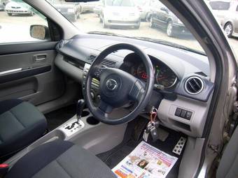 2004 Mazda Demio Pictures