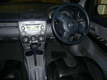 2004 Mazda Demio Pictures