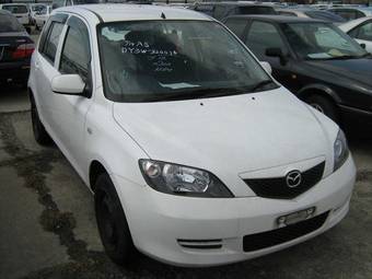 2004 Mazda Demio Pictures