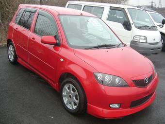 2004 Mazda Demio Pictures