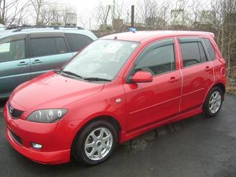 2004 Mazda Demio Pictures