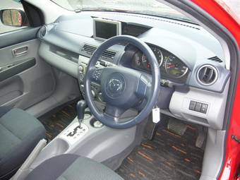 2004 Mazda Demio Photos