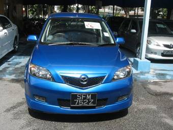 2004 Mazda Demio Pictures