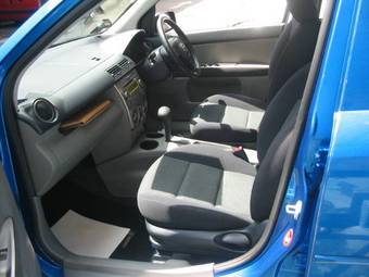 2004 Mazda Demio Photos