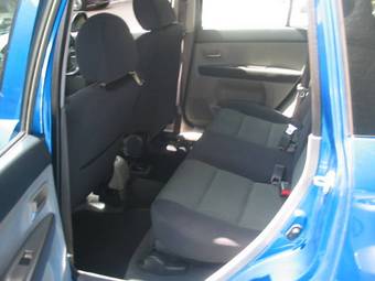 2004 Mazda Demio Pictures