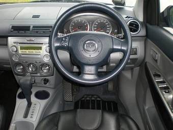 2004 Mazda Demio Images