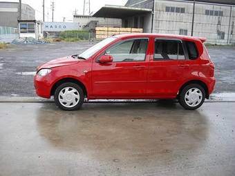 2004 Mazda Demio Photos