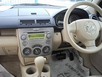 2004 Mazda Demio Photos